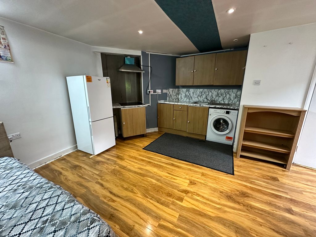 Property photo 1 of 2