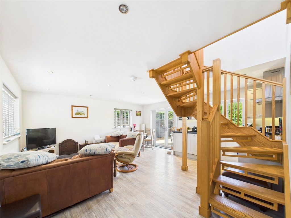 Property photo 2 of 11 Picture No. 02