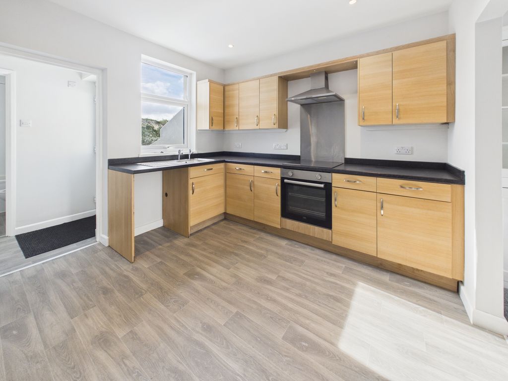 Property photo 3 of 14 Cam03974G0-Pr0296-Still006