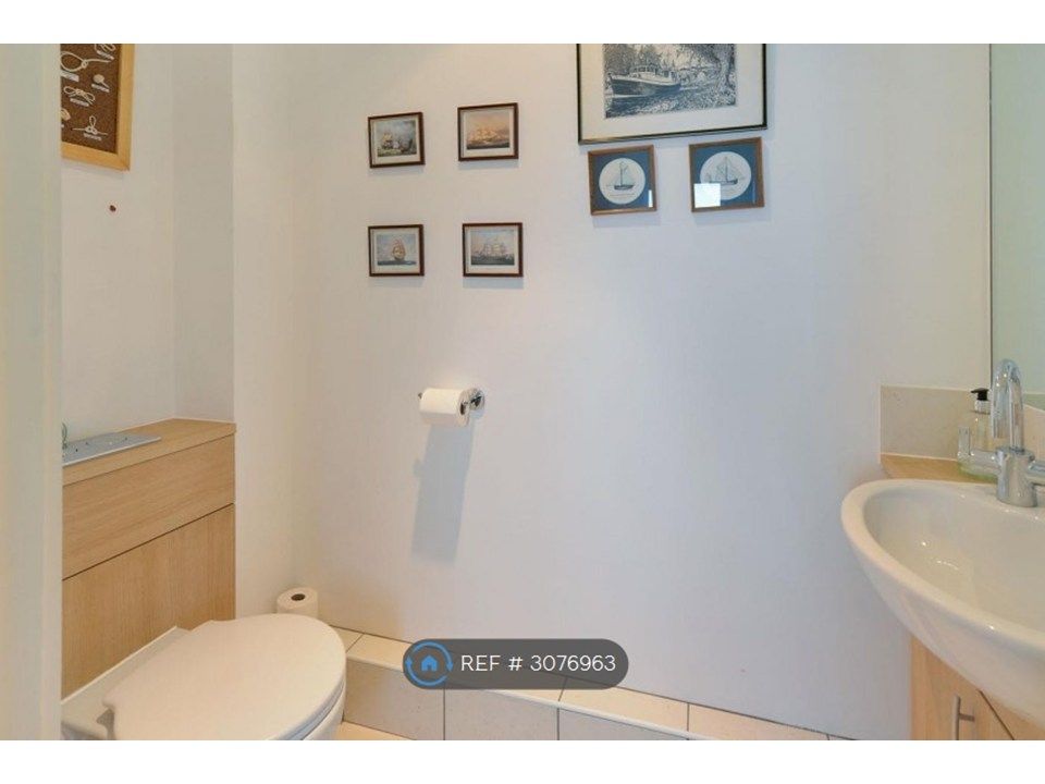 Property photo 2 of 20 Cloakroom W/c