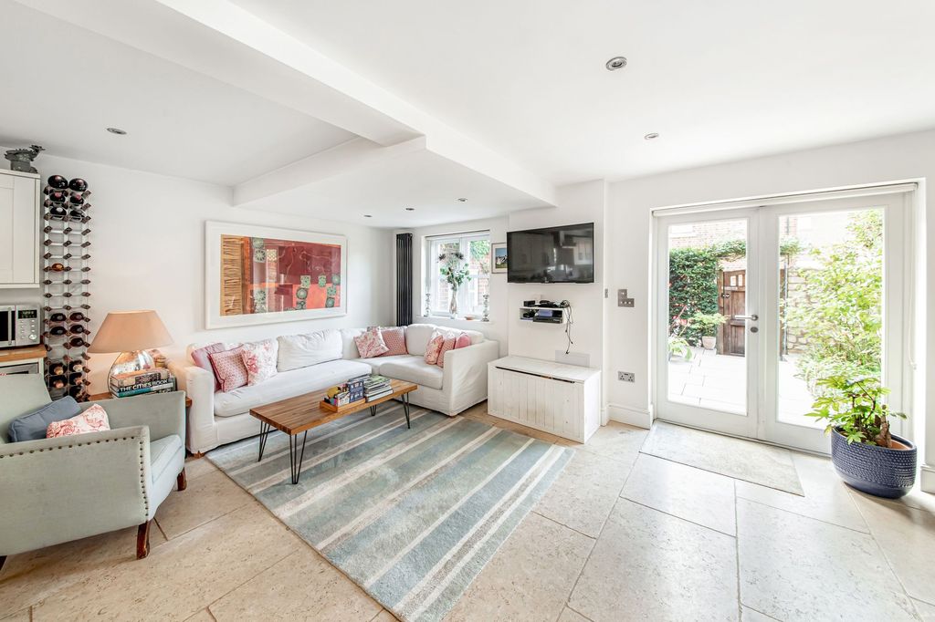 Property photo 3 of 22