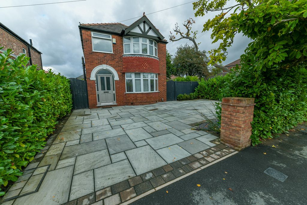 Property photo 1 of 17 Front External