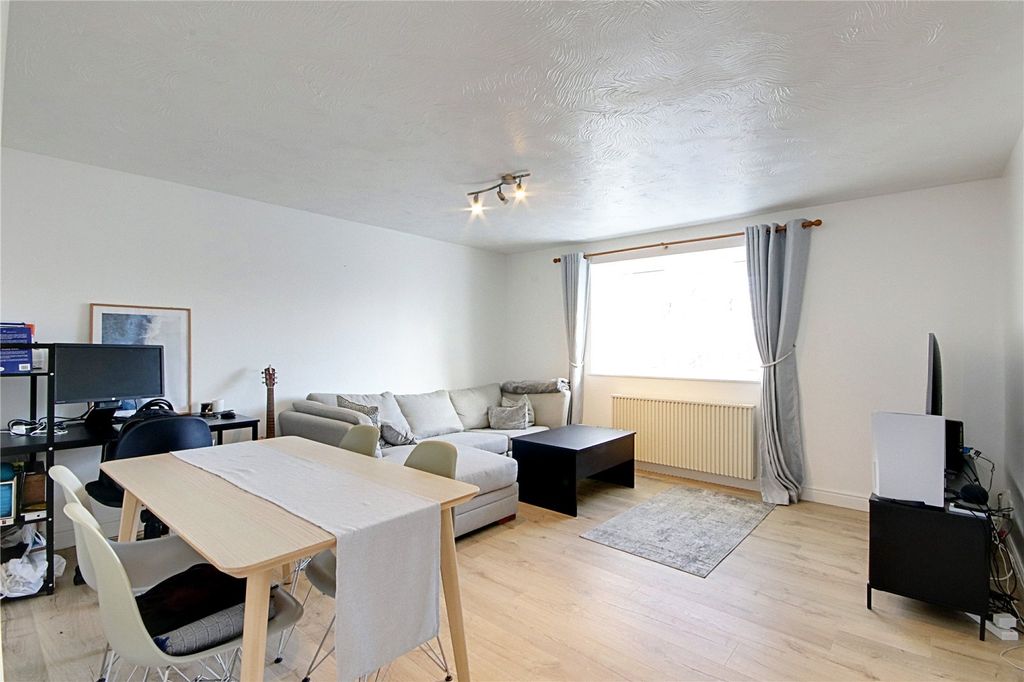 Property photo 3 of 16 Picture No. 23