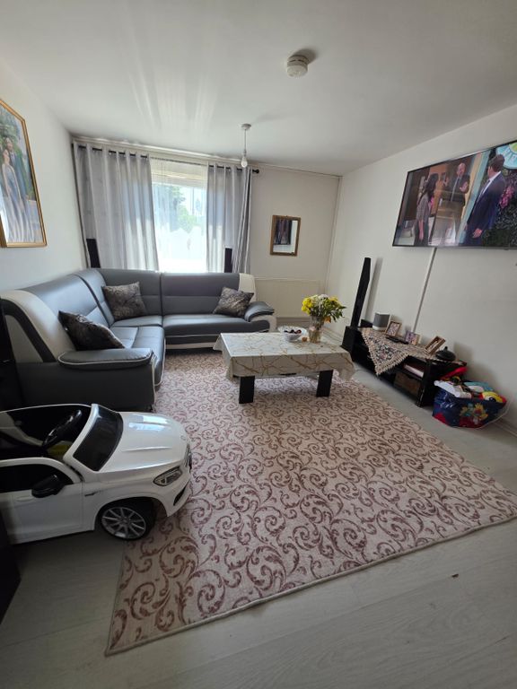 Property photo 1 of 11 One Bedroom Flat For Sale