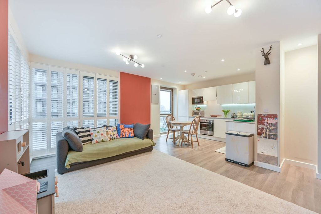 Property photo 1 of 17