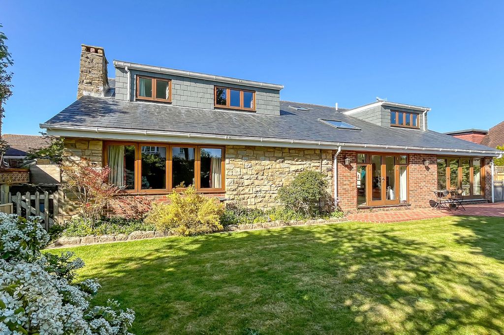 Property photo 2 of 27 Picture No. 37