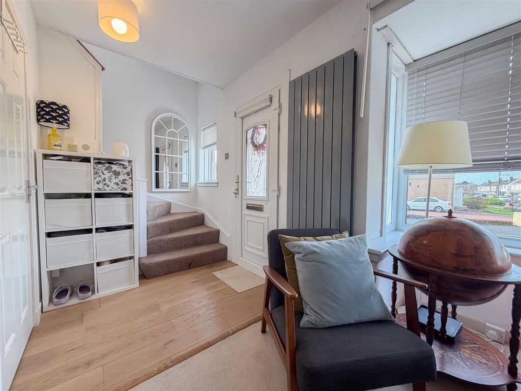 Property photo 2 of 21 Lounge