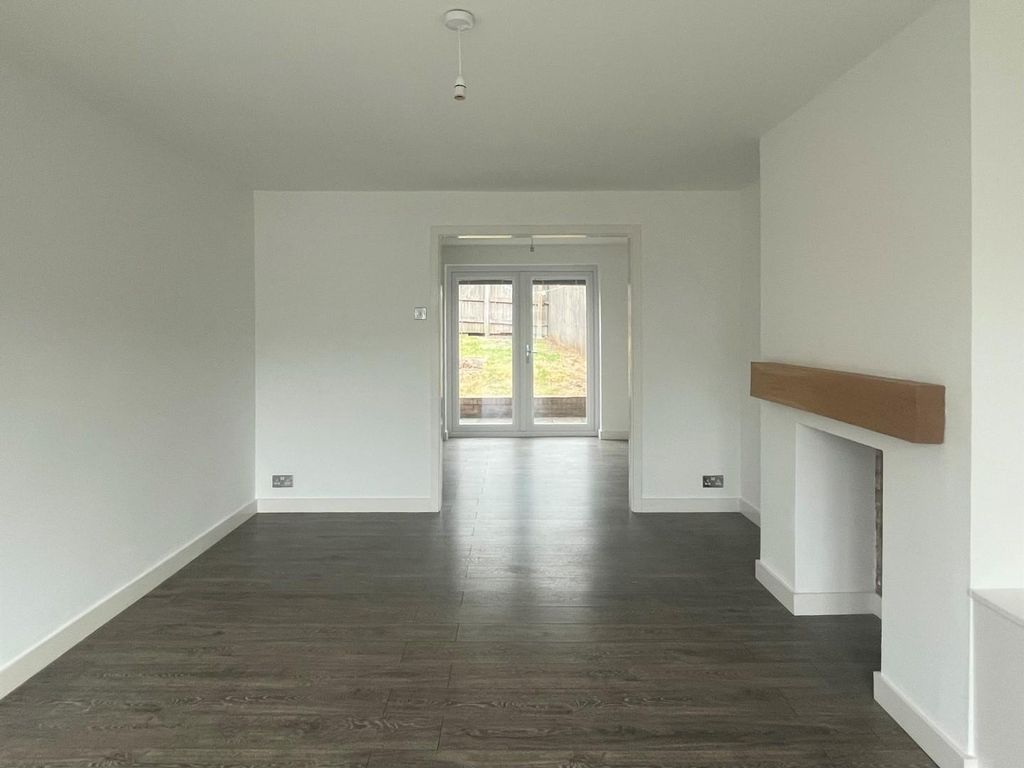 Property photo 2 of 18 Living Room