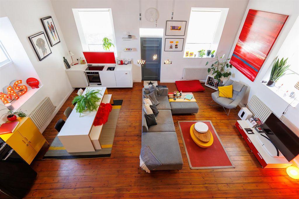 Property photo 3 of 42