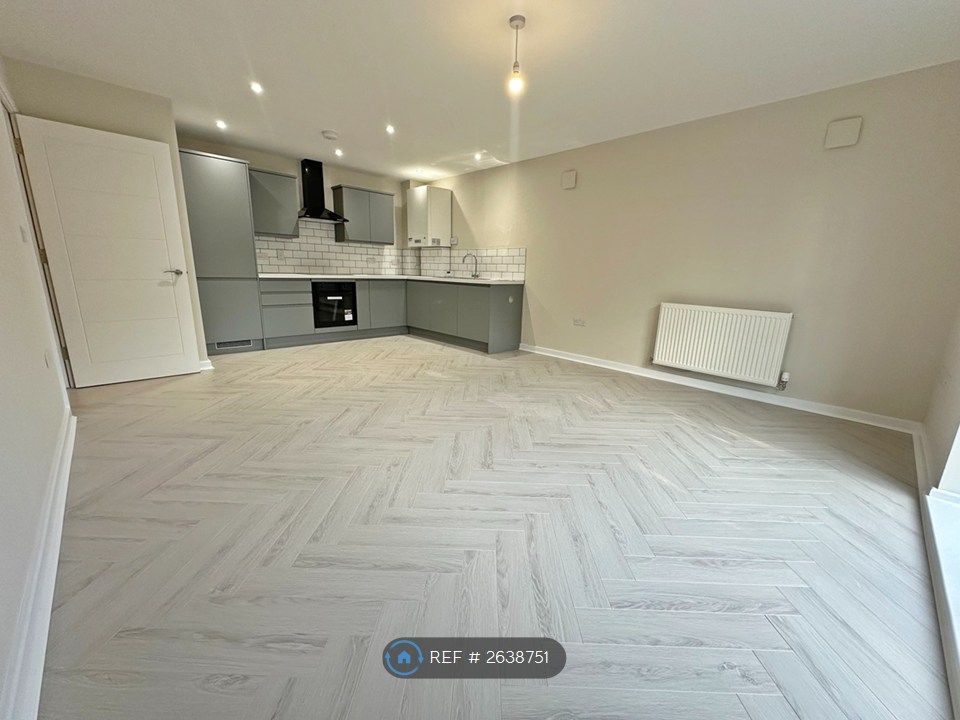 Property photo 1 of 8 Kitchen/ Living Room