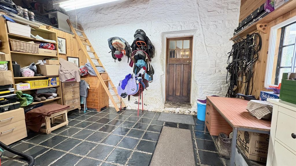Property photo 3 of 44 Boot Room