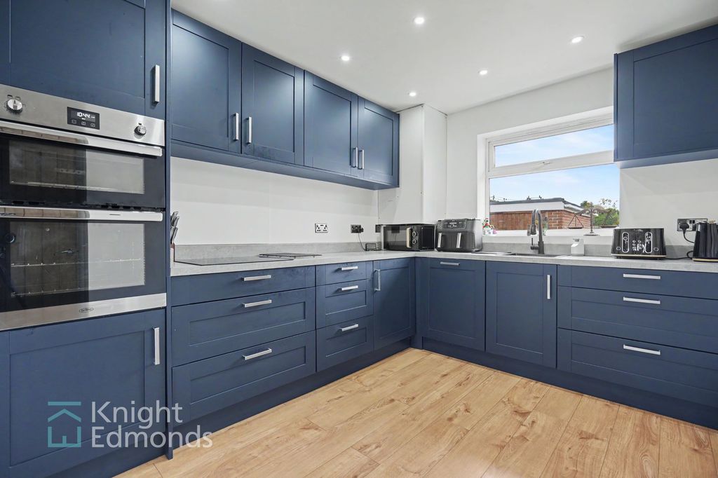 Property photo 2 of 15 Kitchen