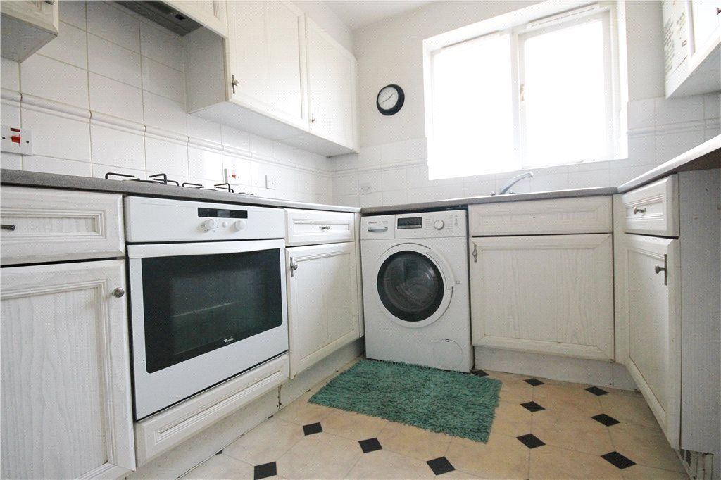 Property photo 3 of 10 Kitchen