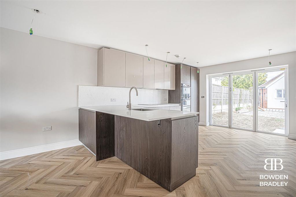 Property photo 3 of 17 Kitchen/Living Room