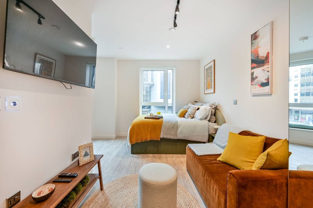 Property photo 2 of 38