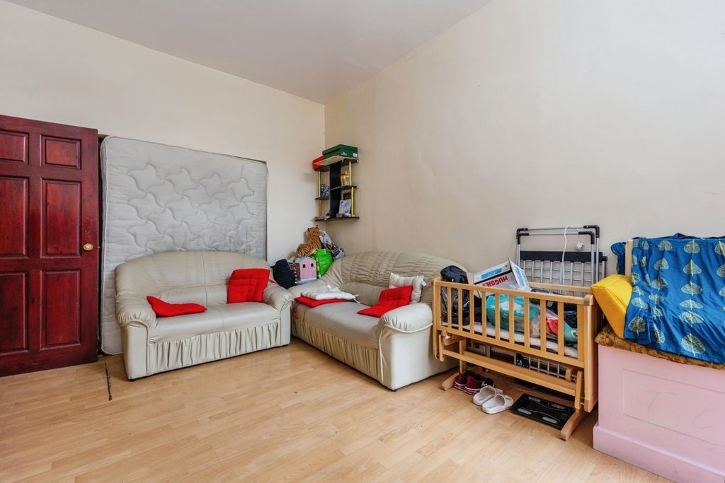 Property photo 3 of 18 Pbox-Img.Jpg