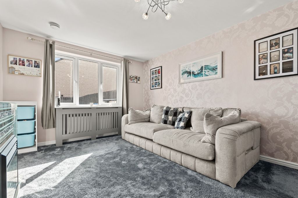 Property photo 2 of 31 5093825