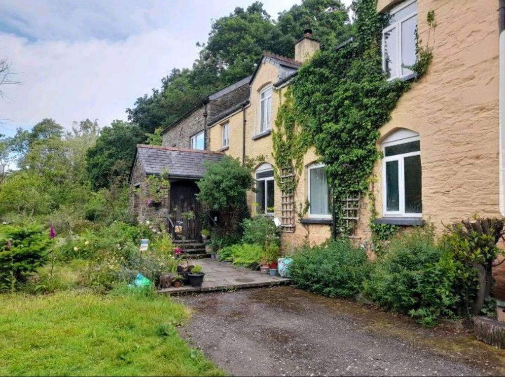 Property photo 1 of 11 Photo 0