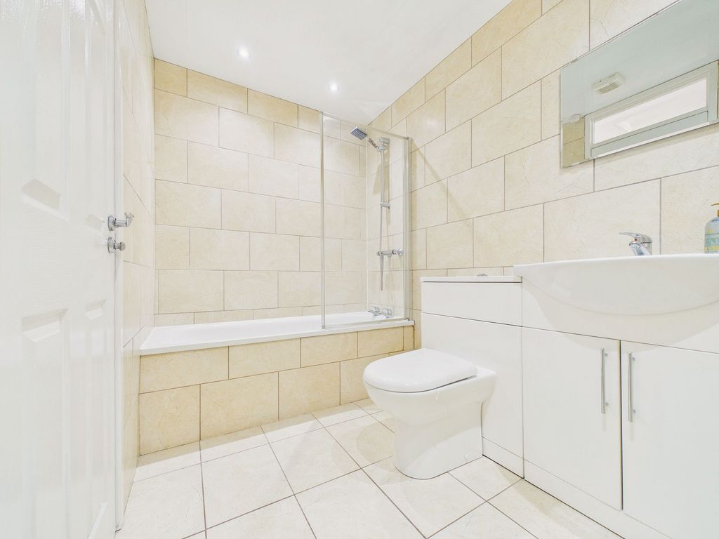 Property photo 3 of 12 Bathroom