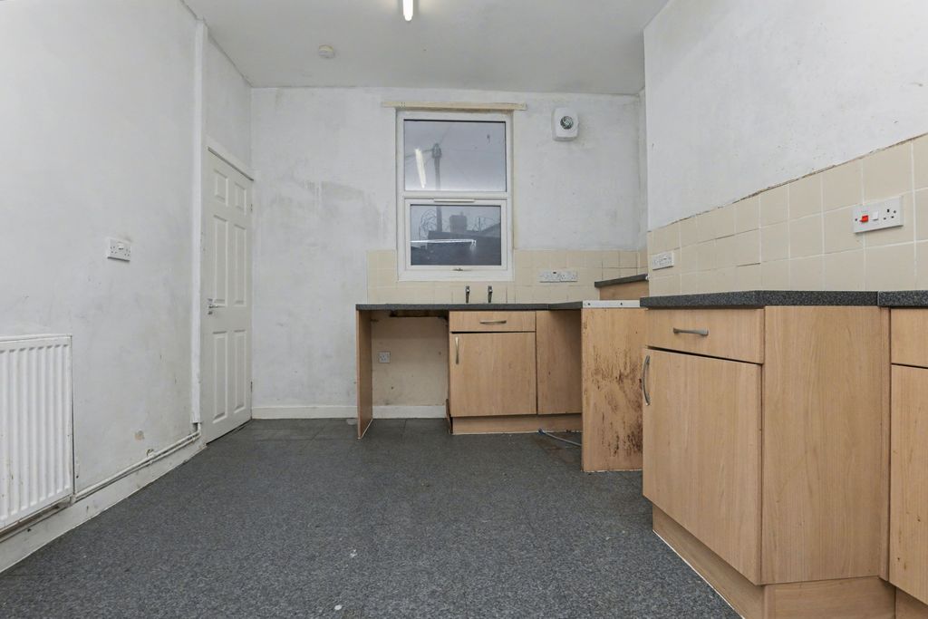 Property photo 3 of 14 75 Andrew Street, Liverpool, L4 4Ds