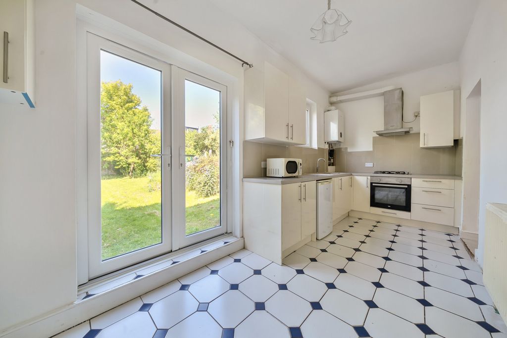 Property photo 3 of 14 Kitchen