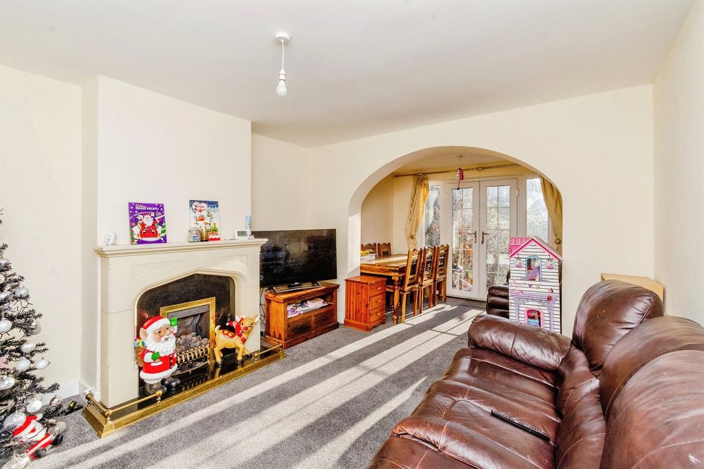 Property photo 2 of 19