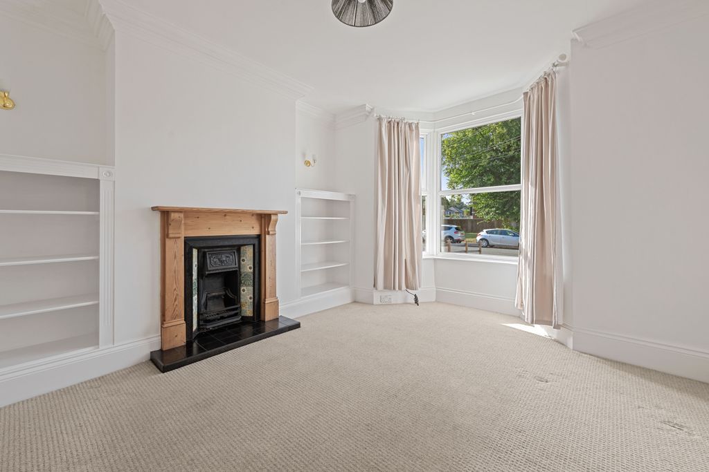 Property photo 2 of 23
