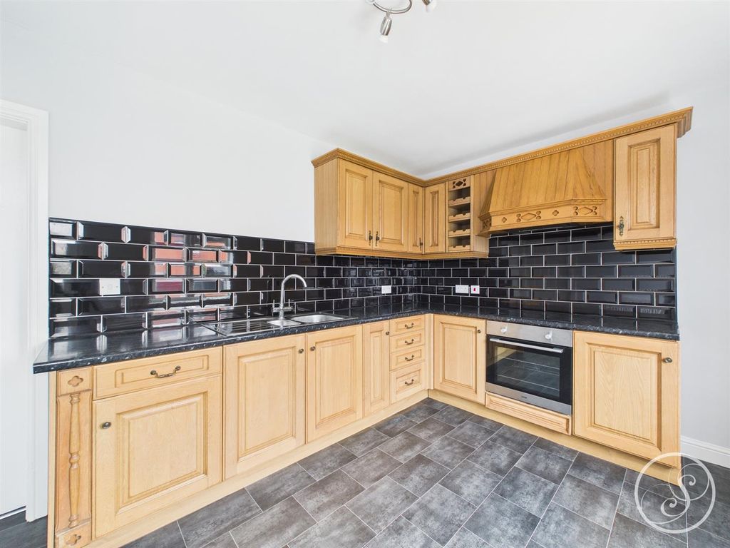 Property photo 3 of 18 Kitchen/Diner