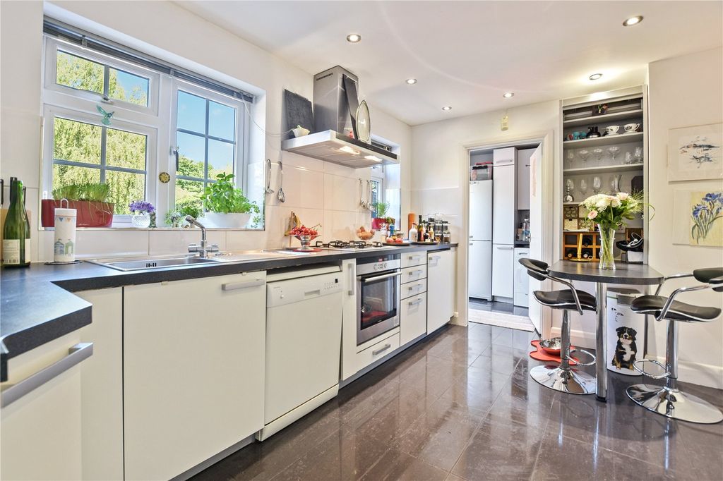 Property photo 2 of 8 Kitchen