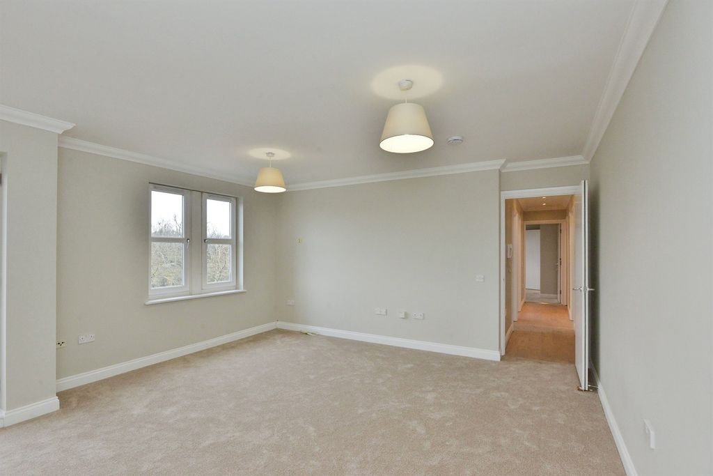 Additional image 6 of 4 bed flat for saleNorth Row, Milton Keynes MK9