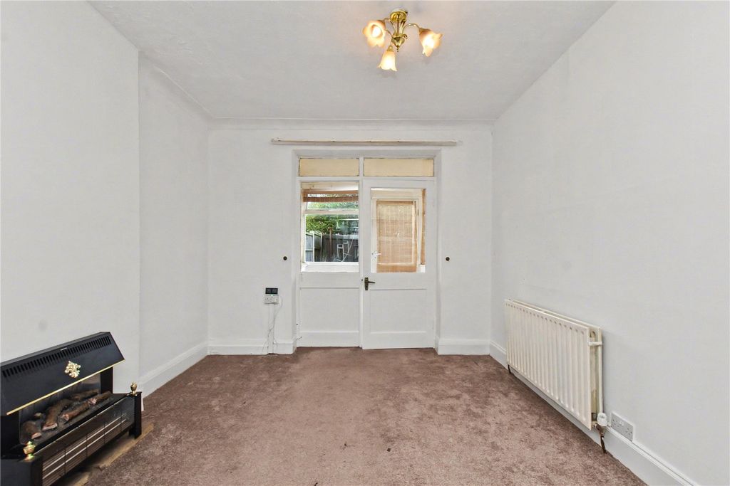 Property photo 2 of 17 Picture No. 25