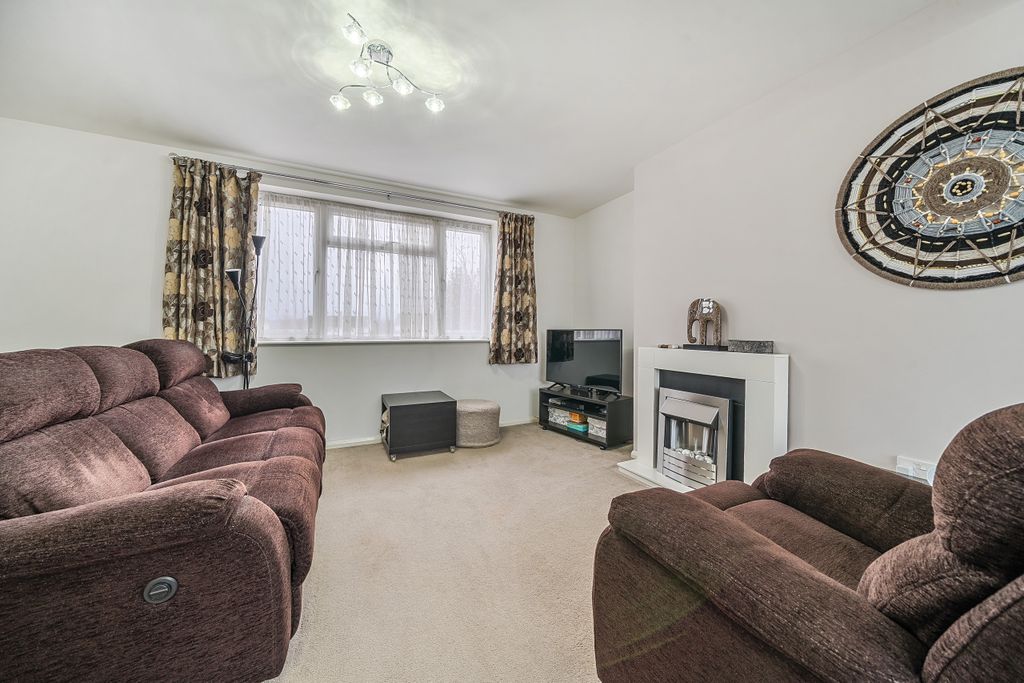 Property photo 2 of 23 Living / Dining Room