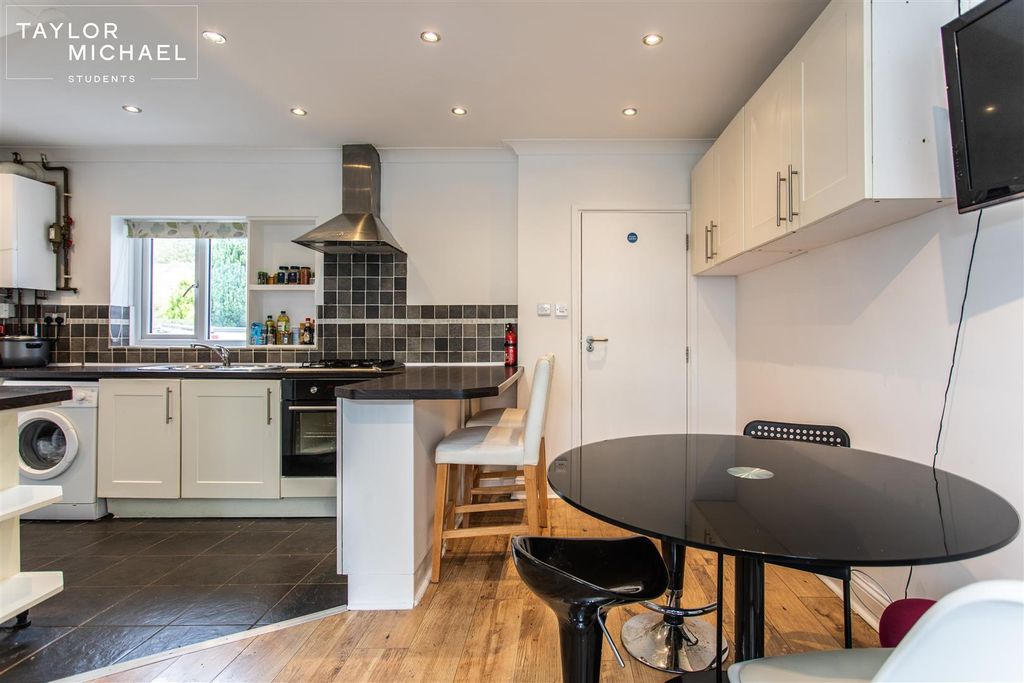 Property photo 2 of 22 Kitchen