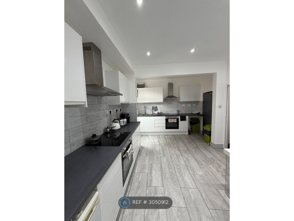 Property photo 2 of 16 Kitchen