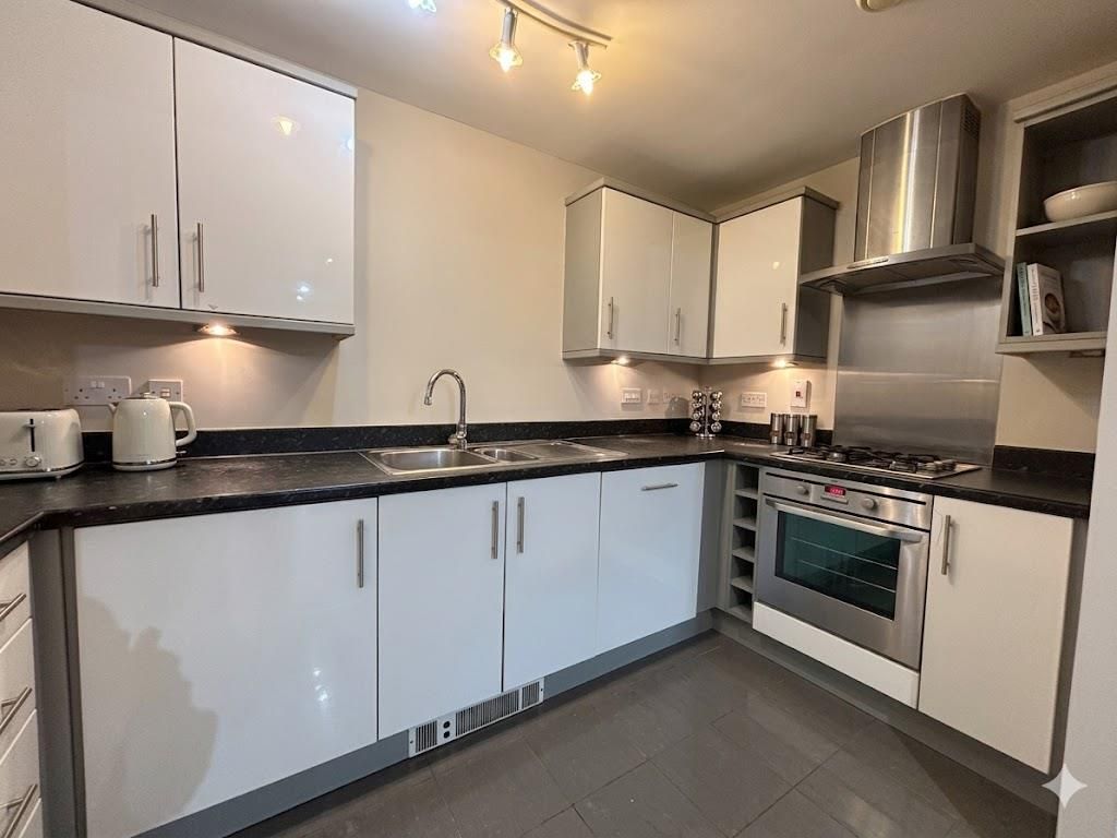 Property photo 3 of 8 Kitchen.Jpg