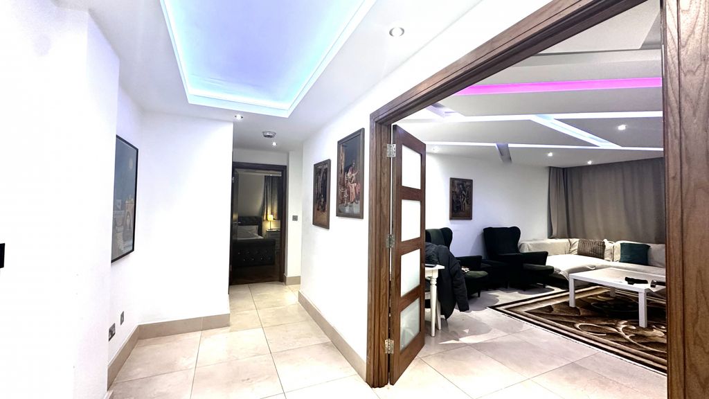 Property photo 3 of 10 Gallery