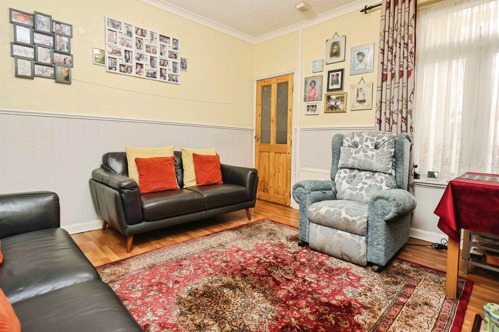 Property photo 3 of 17