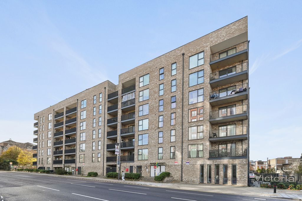 Property photo 3 of 12 Rccs- Flay 81 Moore House- Exterior 3 (1)