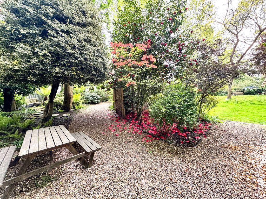 Property photo 2 of 52