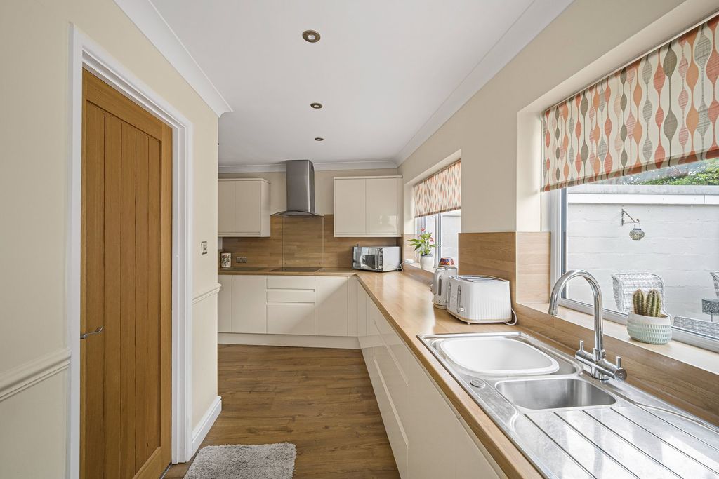 Property photo 3 of 42