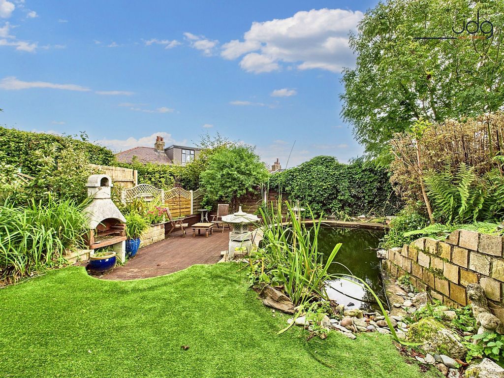 Property photo 2 of 14 Spacious Garden With A Mixed Of Decking, Artificial Lawn And A Pond