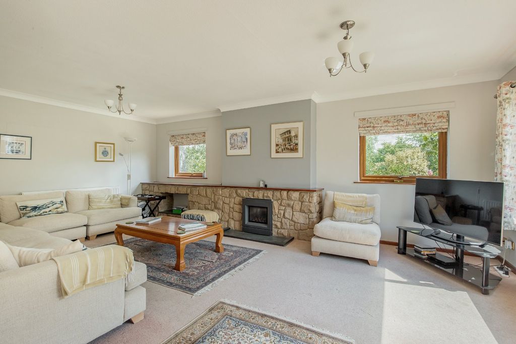 Property photo 2 of 14 Sitting Room