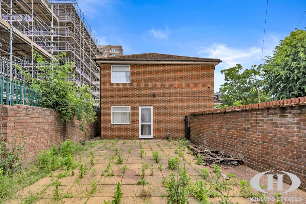 Property photo 2 of 25