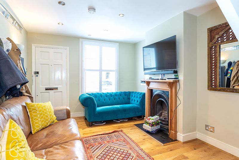 Property photo 3 of 15 Lounge 2
