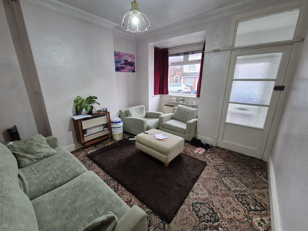 Property photo 2 of 6 Lounge