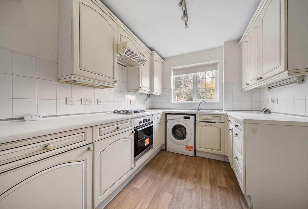 Property photo 2 of 12 1393188-8-694Bccd...