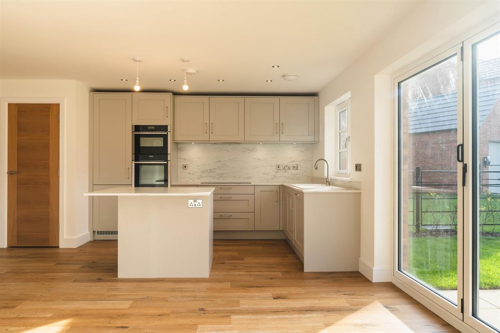 Property photo 1 of 15 Living Kitchen