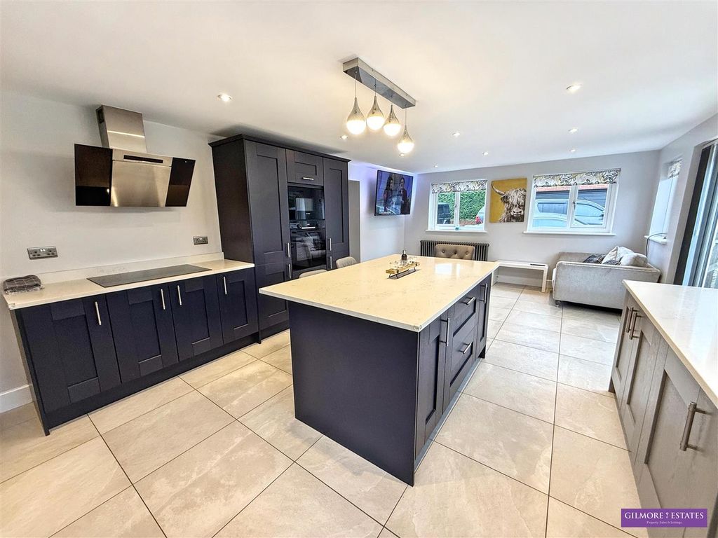 Property photo 2 of 20 Dining Kitchen