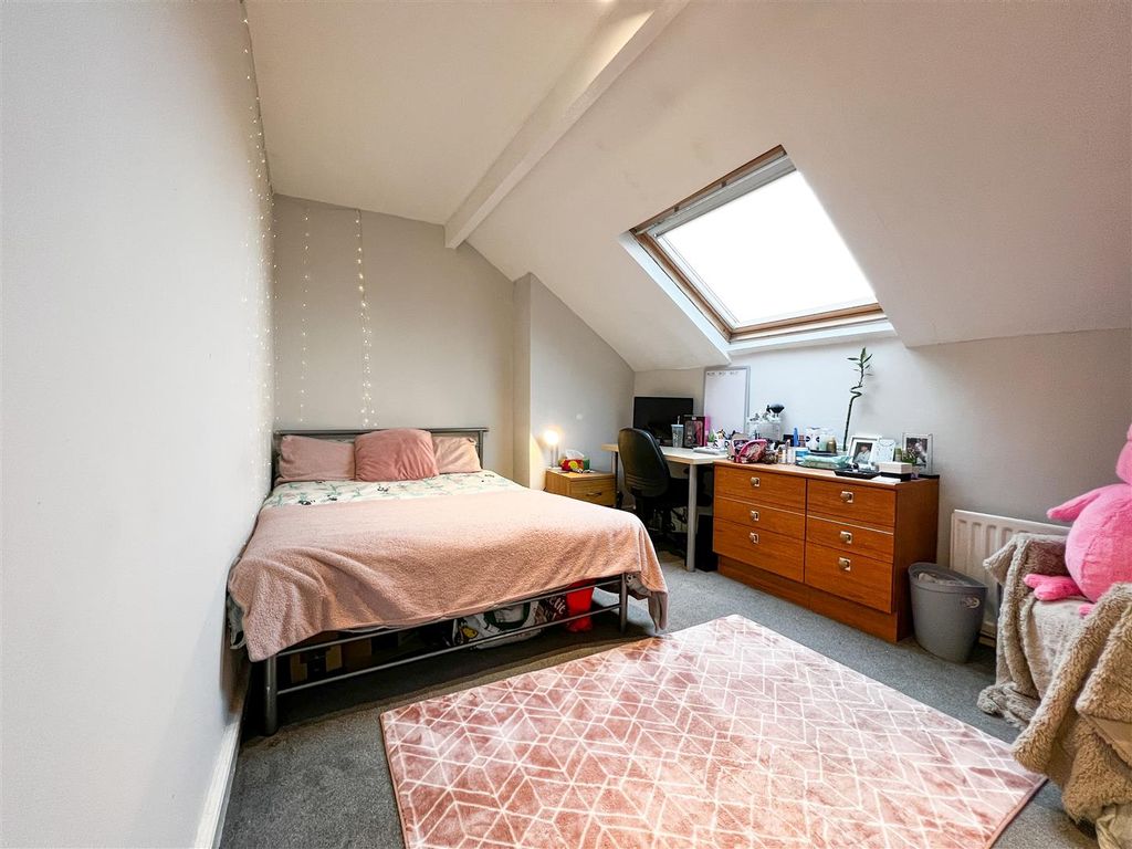 Property photo 3 of 9 6 Filey Street-6.Jpg