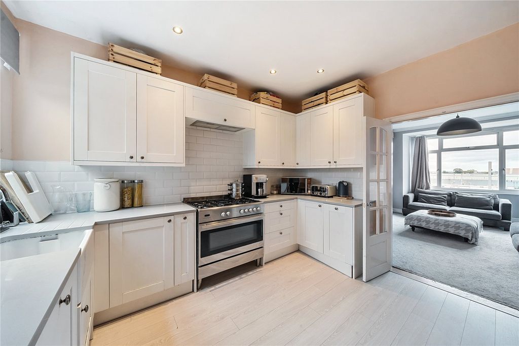 Property photo 3 of 17 Picture No. 05